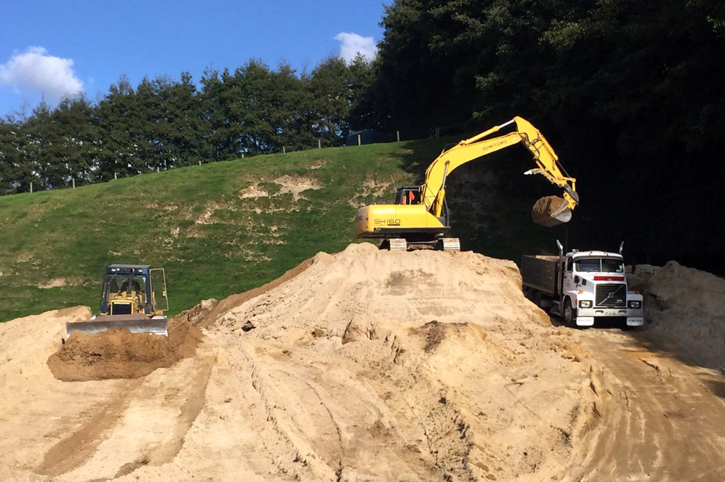 digger earth moving bulldozer taupo cropped